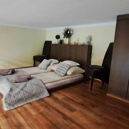 Szandi Belvarosi Apartman Seghedin Exterior foto