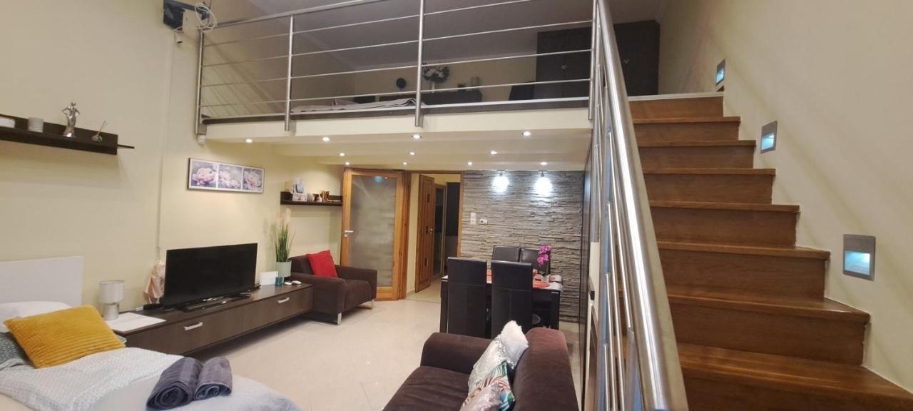 Szandi Belvarosi Apartman Seghedin Exterior foto