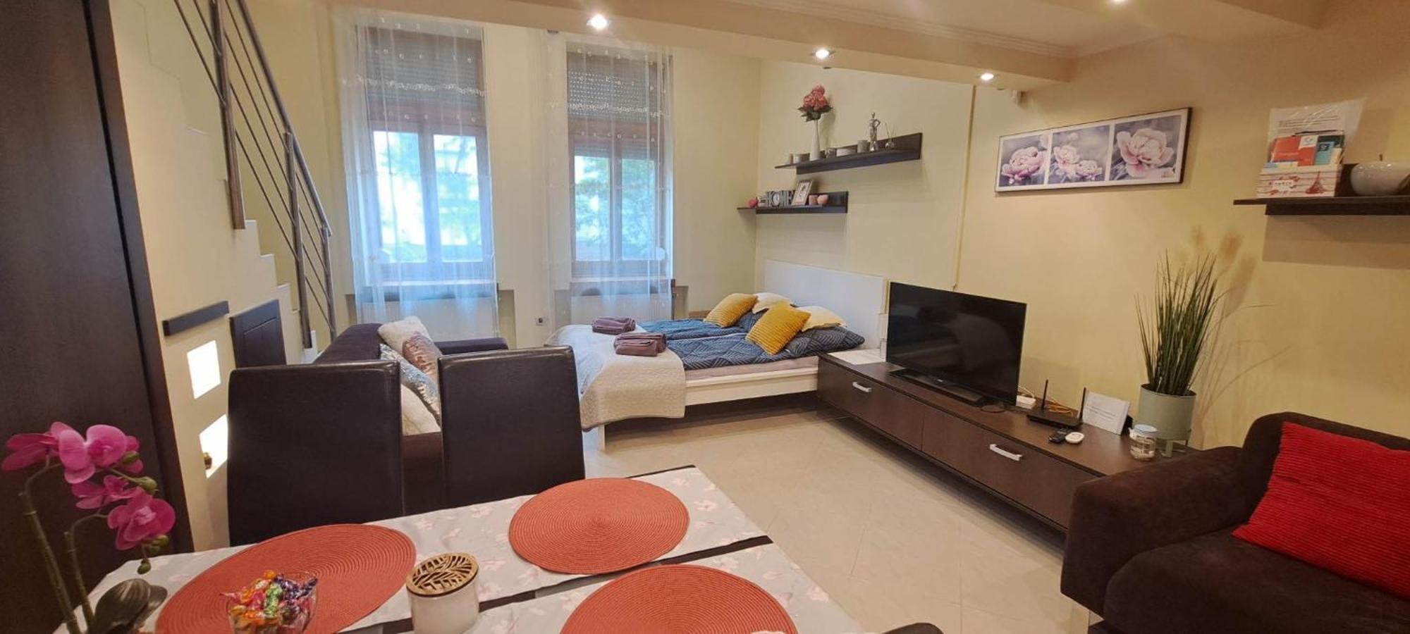 Szandi Belvarosi Apartman Seghedin Exterior foto