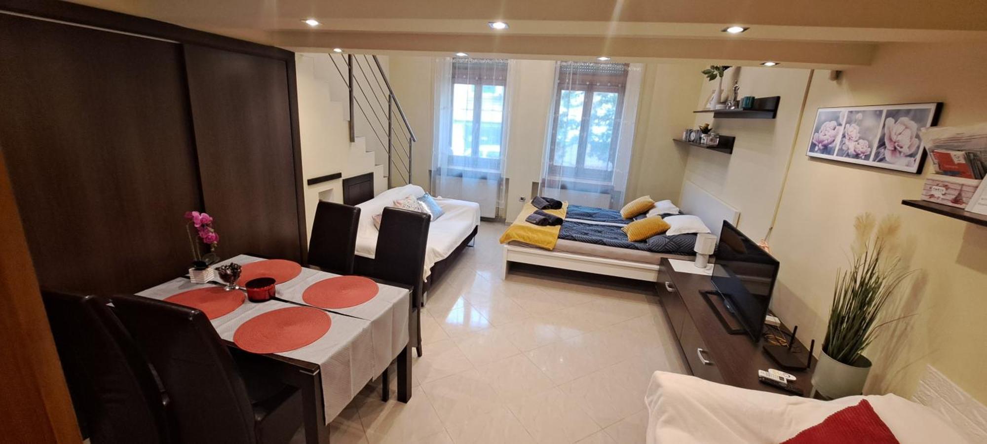 Szandi Belvarosi Apartman Seghedin Exterior foto