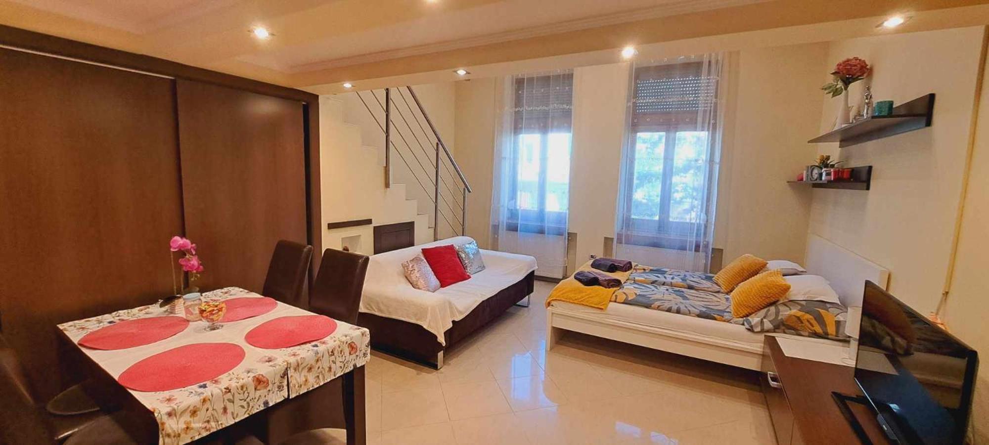 Szandi Belvarosi Apartman Seghedin Exterior foto