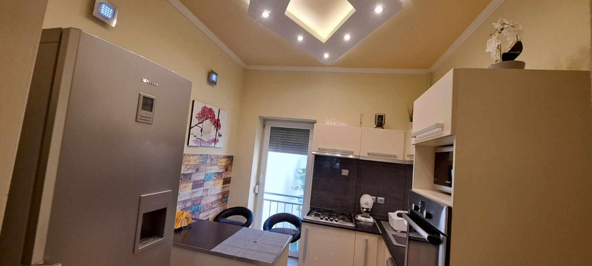 Szandi Belvarosi Apartman Seghedin Exterior foto